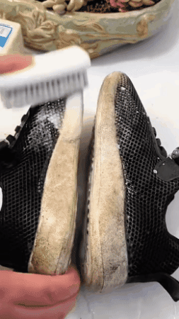 Soluția Anti-Galben pentru Încălțăminte